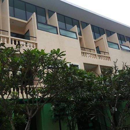 Royal Waves Hotel Patong Exterior photo