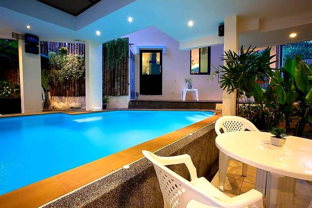 Royal Waves Hotel Patong Exterior photo