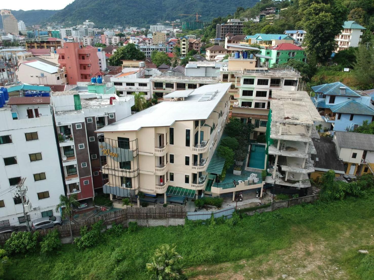 Royal Waves Hotel Patong Exterior photo
