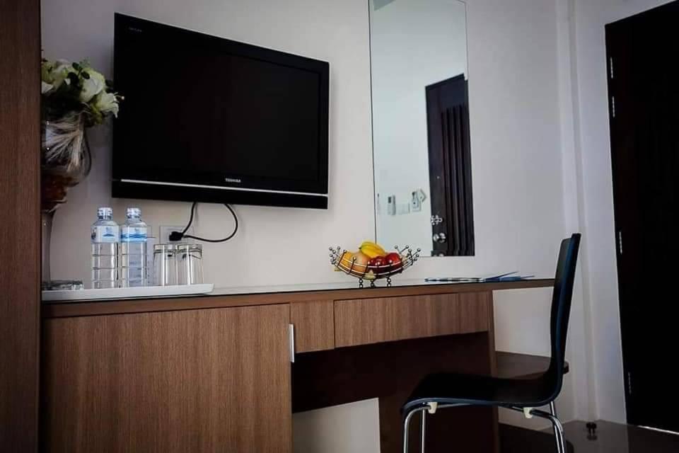 Royal Waves Hotel Patong Exterior photo