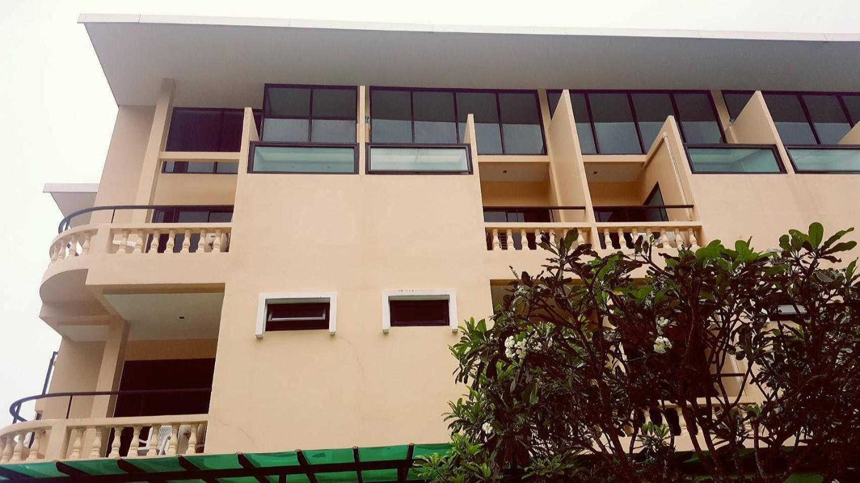 Royal Waves Hotel Patong Exterior photo